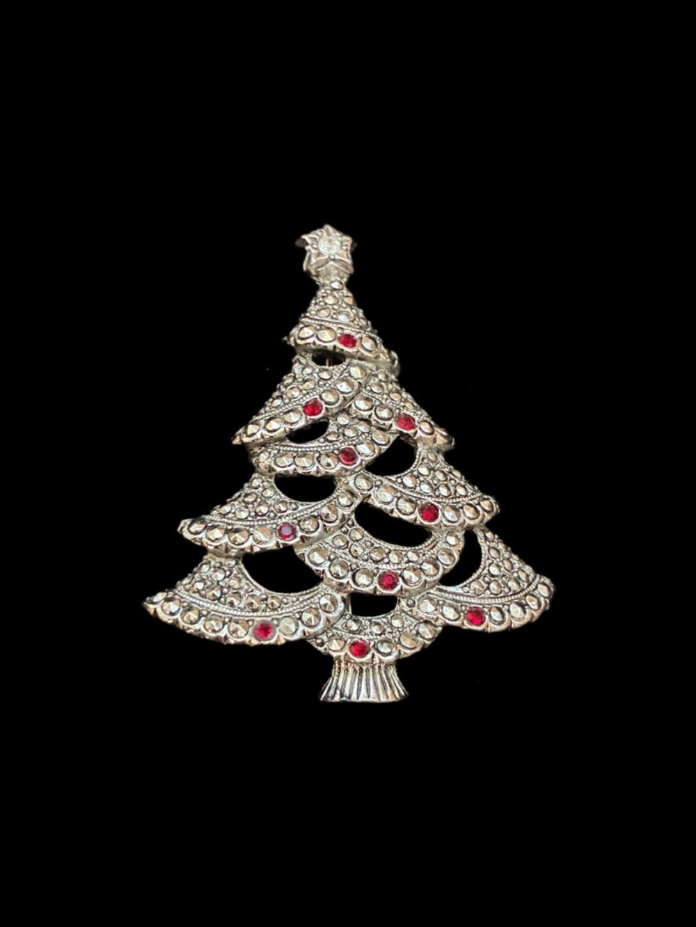 Vintage EUC Avon 1990 Victorian
Christmas Tree Pin Brooch
 Xmas Holiday